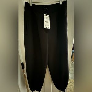 NWT! Zara Pleated tapered pants - size small - never worn